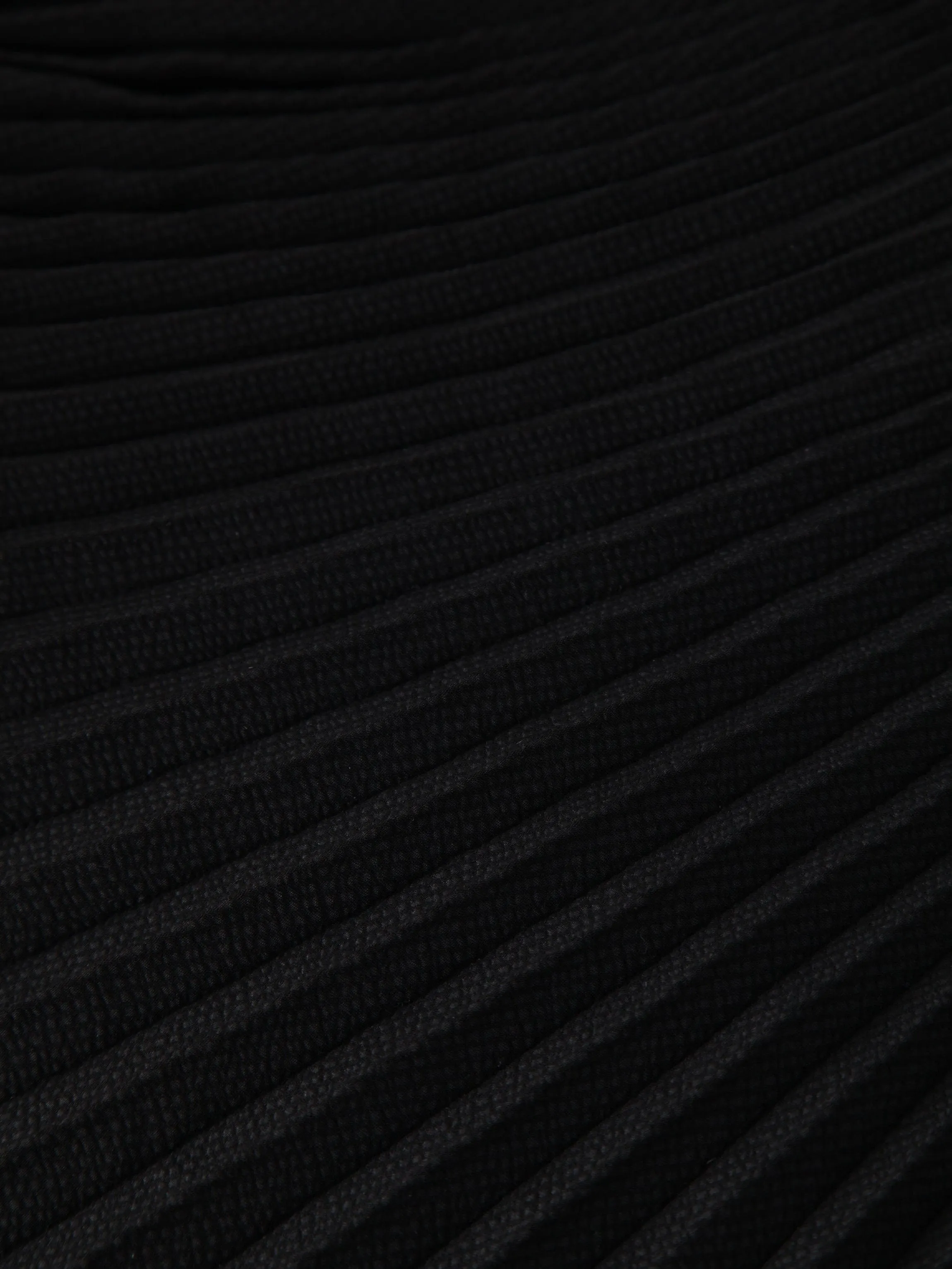 BACK OVERLAY DRESS-BLACK