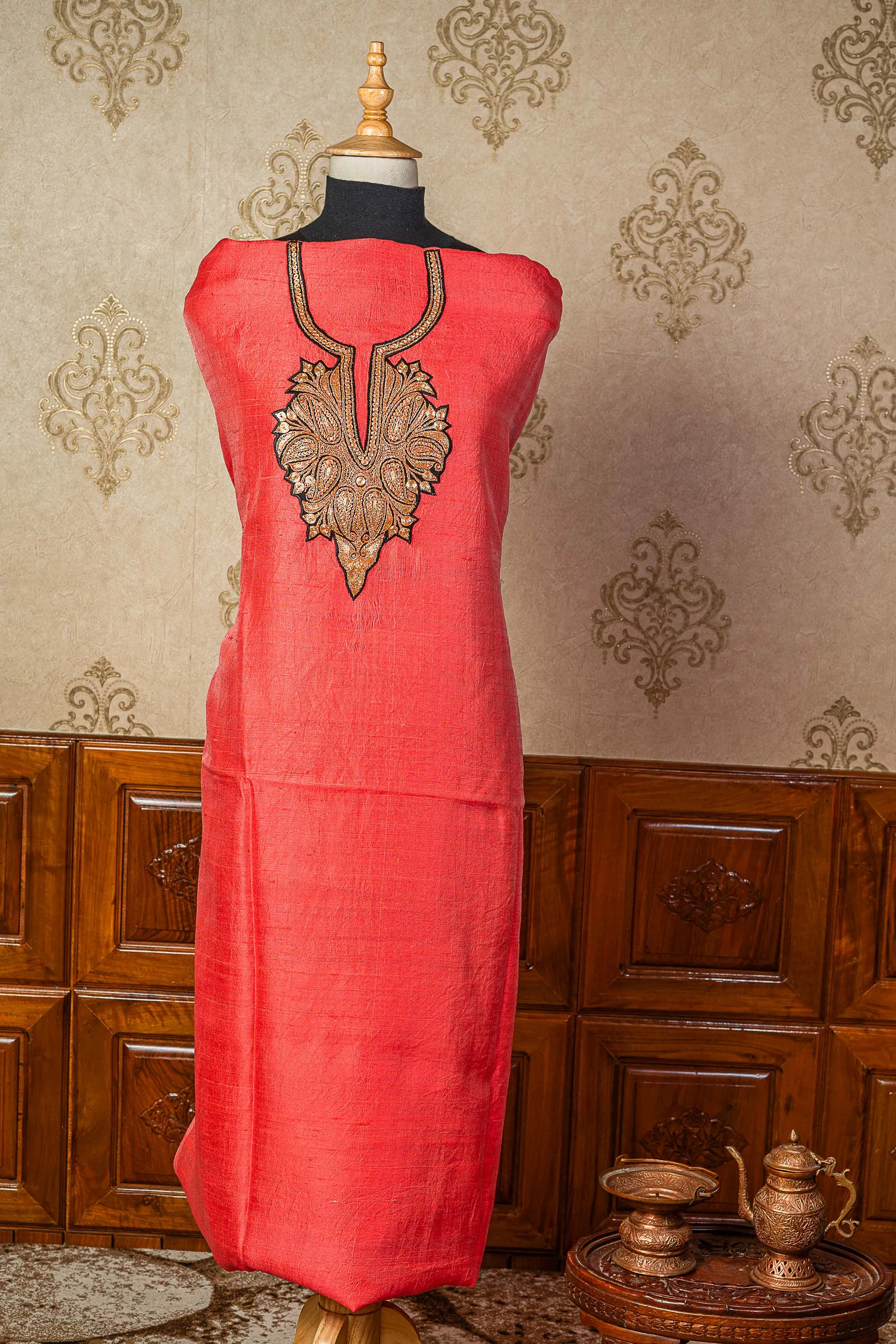 Elegance Redefined: Tilla Embroidered Kashmiri Suit in Pink