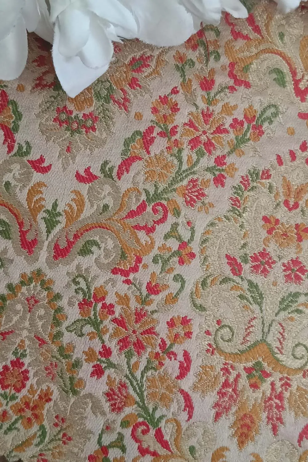 Exquisite Pastel Banarasi Handloom Kimkhwab Silk Fabric ( 2.5 Mtr )