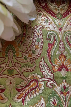 Green Banarasi Handloom Kimkhwab Silk Fabric ( 2.5 Mtr )